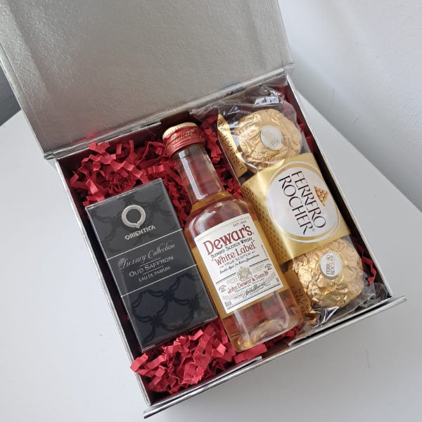 KoketBox 006-04 Orientica Oud Saffron, Dewar´s White Labe 50cl y Ferrero Rocher