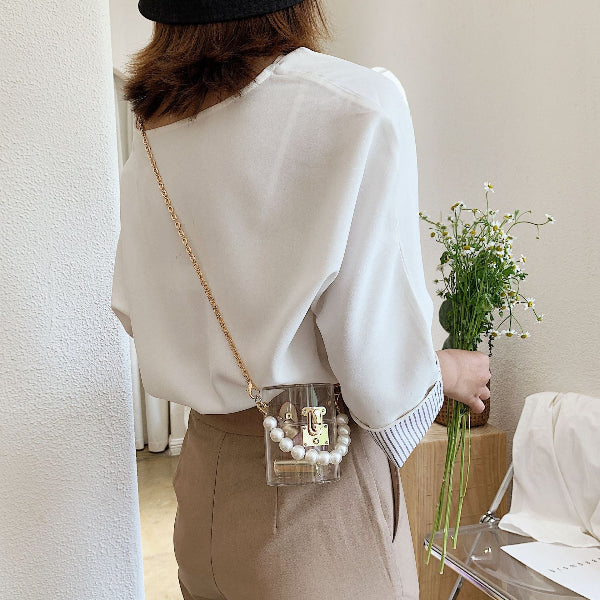 Cartera de Acrilico con cadenita y perlas