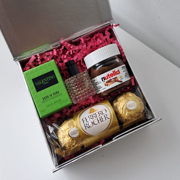 KoketBox 012- Miniatura de Donna Born In Roma Green Stravaganza, Mini Nutella y Ferrero Rocher