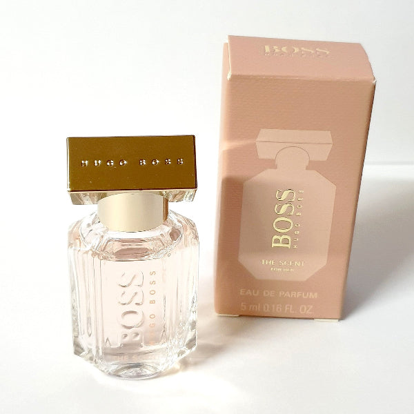 KoketBox - Una miniatura de BOSS The Scent By Hugo BOSS+ Crema Perfumada+ Mini Box Hershey's Kisses  y Chocolates