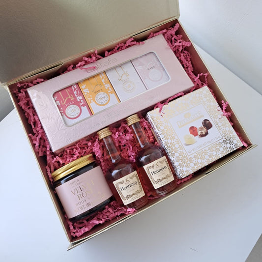 KoketBox Set de Yara Miniaturas  + Scrub Asquith & Somerset 100g 3.52 oz + Hennessy + Delafalle
