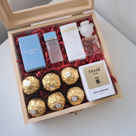 KOKETBOX 015- Premium 3 perfumes  Miniaturas + Chocolates en cofre de madera