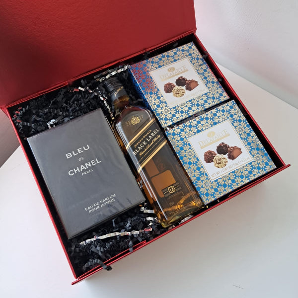 KoketBox 018 -Blue By Chanel 100ML + 2 chocolates Delafaille 50 Gramos+Black Label 250 ML (Cuartillo)