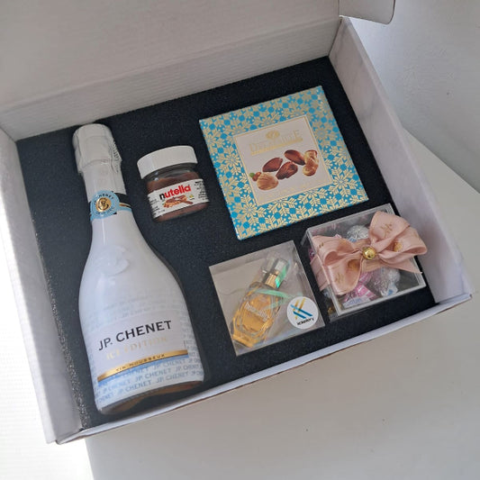 KoketBox -014 - Una miniatura + Nutella + Caja  Mini Box Hershey's Kisses  JP Chennet y Chocolates
