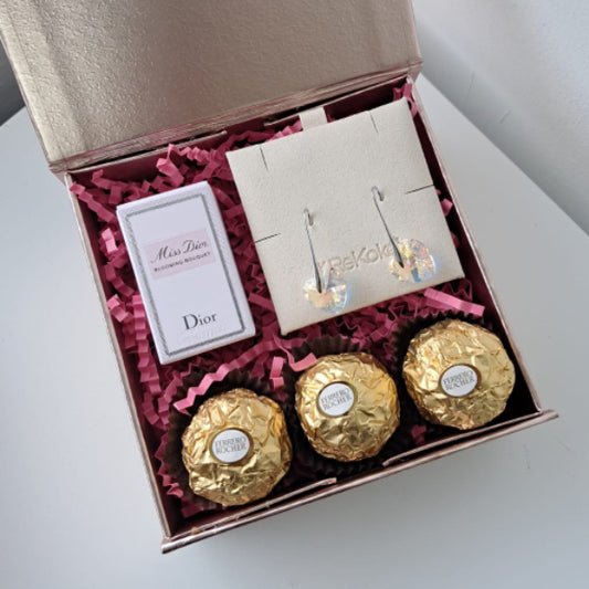 KoketBox 016 - Una Miniatura de Miss Dior Blooming bouquet 5ML + Chocolates + Pendientes de cristales
