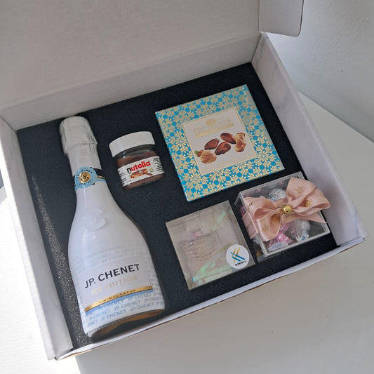 Koketbox -014 - Una miniatura + Nutella + Caja  Mini Box Hershey's Kisses  JP Chennet y Chocolates