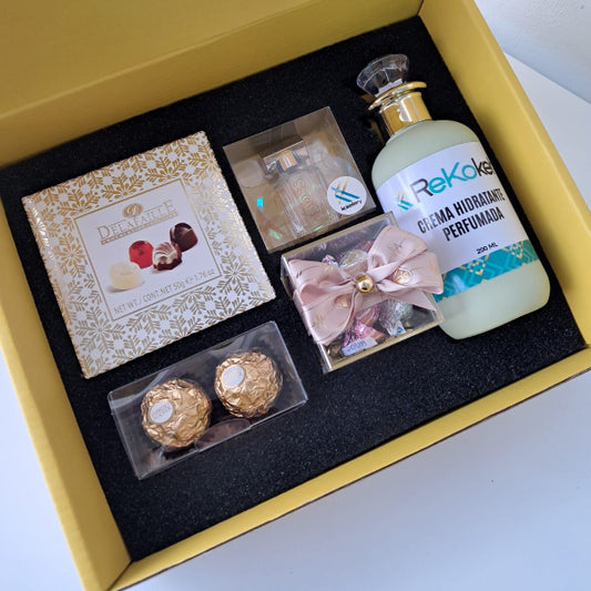 KoketBox - Una miniatura de BOSS The Scent By Hugo BOSS+ Crema Perfumada+ Mini Box Hershey's Kisses  y Chocolates