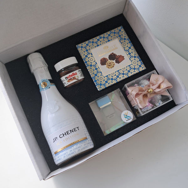 KoketBox -014 - Una miniatura + Nutella + Caja  Mini Box Hershey's Kisses  JP Chennet y Chocolates