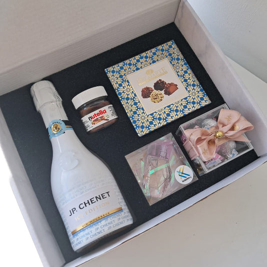 KoketBox -014 - Una miniatura + Nutella + Caja  Mini Box Hershey's Kisses  JP Chennet y Chocolates
