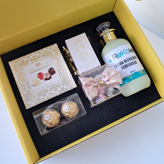 KoketBox - Una miniatura de YARA MOI By Lattafa + Crema Perfumada+ Mini Box Hershey's Kisses  y Chocolates