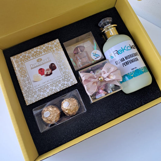 KoketBox - Una miniatura de My Way Eau de Parfum Nectar + Crema Perfumada+ Mini Box Hershey's Kisses  y Chocolates