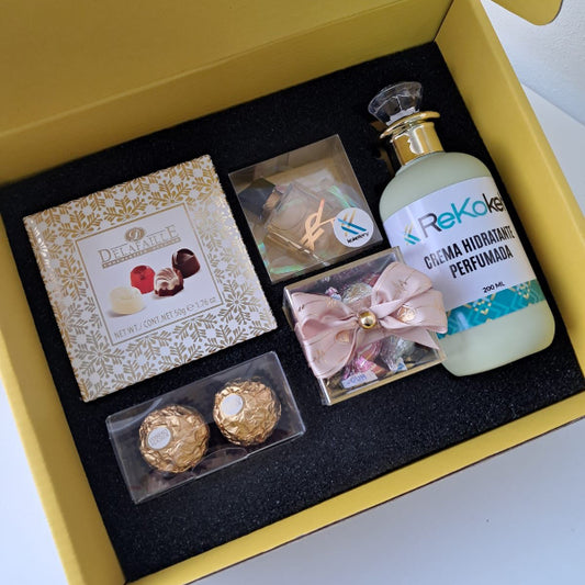 KoketBox- Una miniatura de Libre Eau de Parfum By Yves Saint Laurent + Crema Perfumada+ Mini Box Hershey's Kisses  y Chocolates