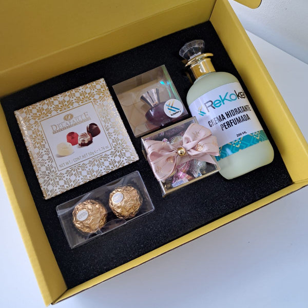 KoketBox - Una miniatura de Dylan Purple By Versace + Crema Perfumada+ Mini Box Hershey's Kisses  y Chocolates